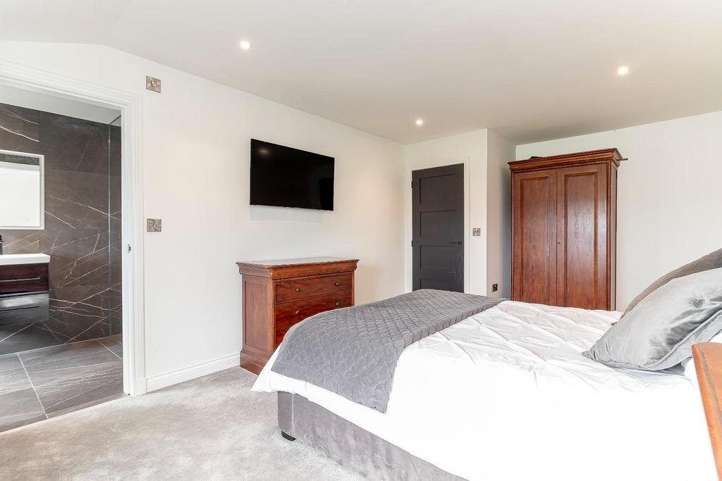Bedroom 3 - C.jpg