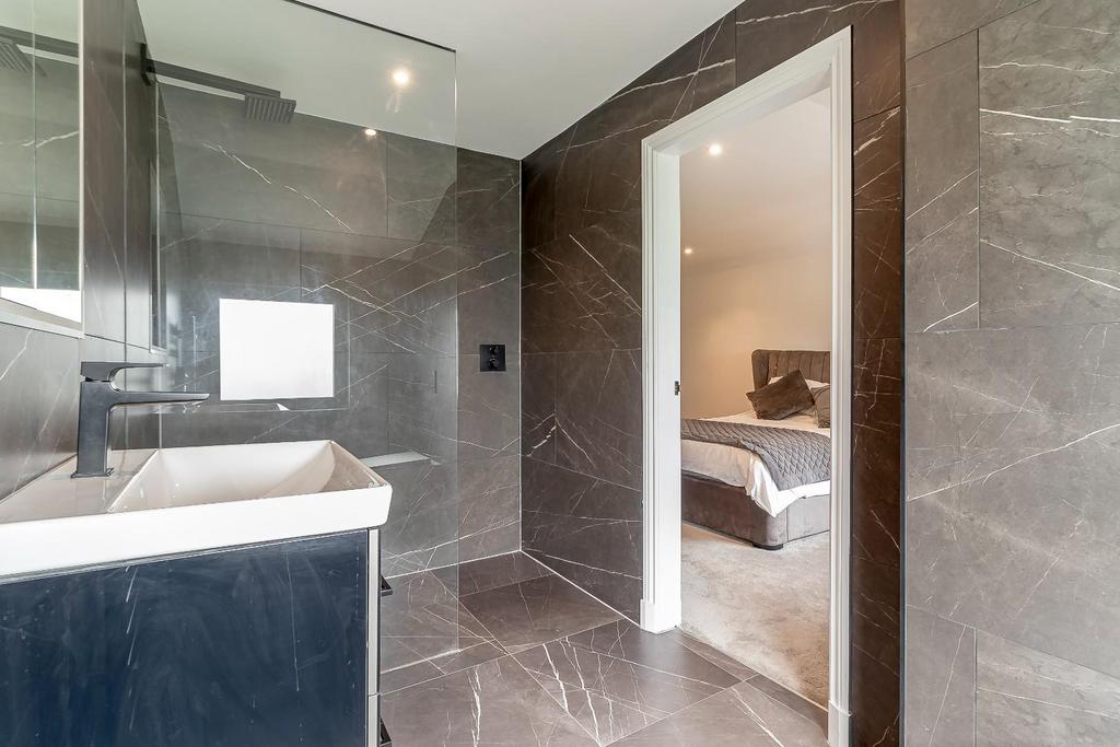 Bedroom 3 Ensuite - A.jpg