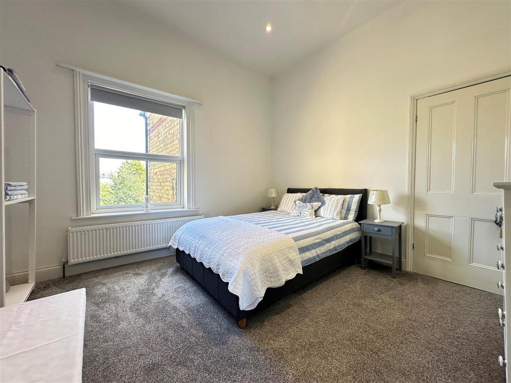 Bed 2.jpg