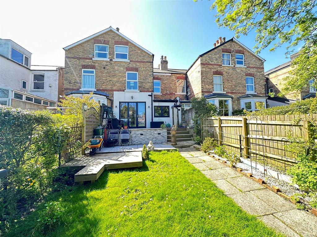 Rear garden 2.jpg
