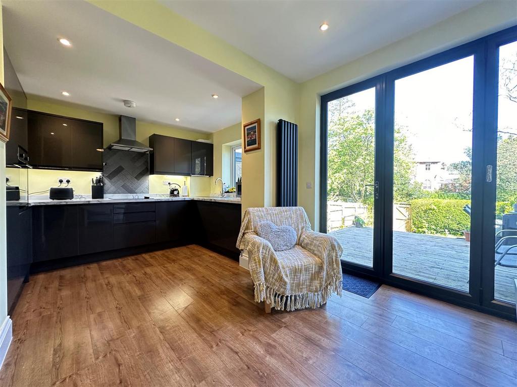 Kitchen 2.jpg