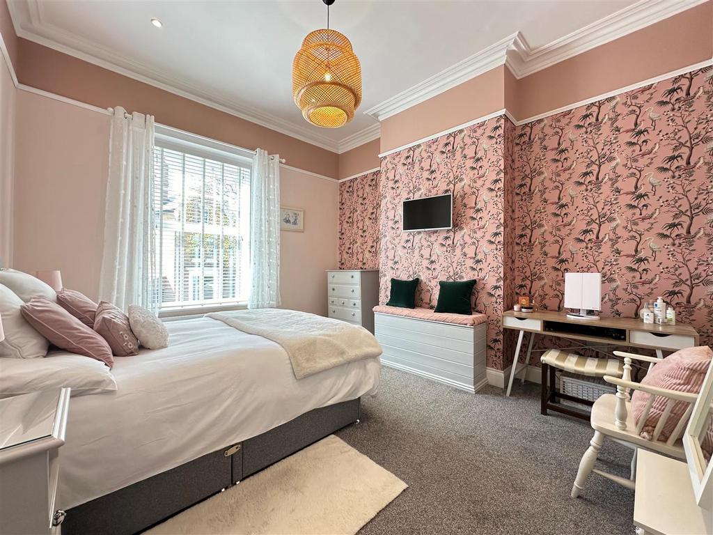 Bed 1.jpg