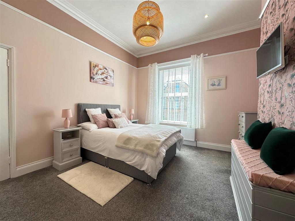 Bed 1 2.jpg