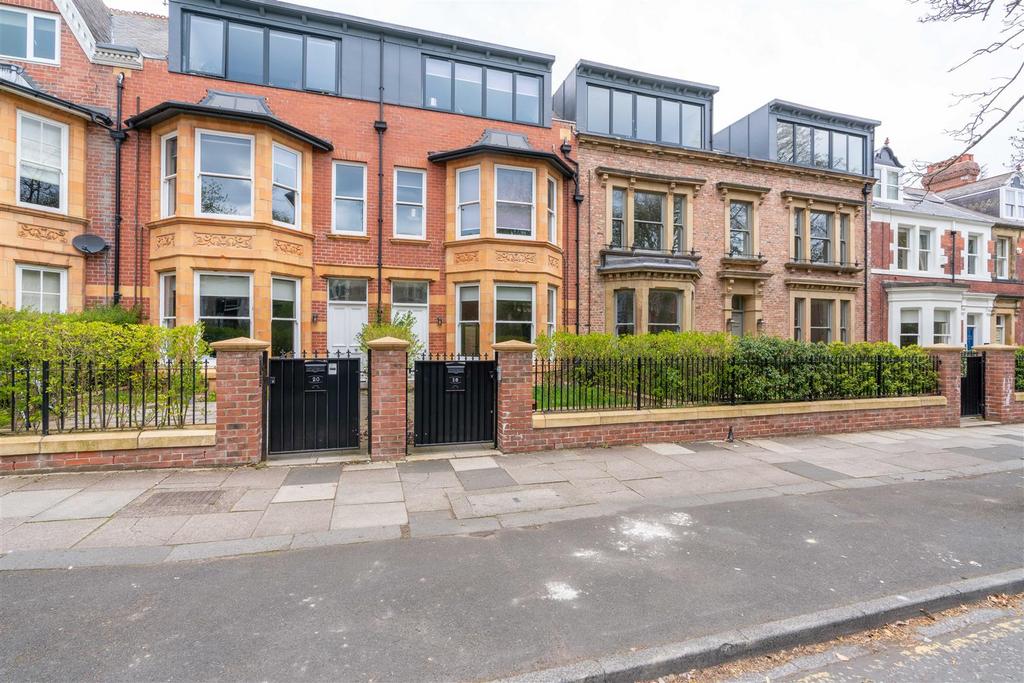 West Avenue, Gosforth, NE3 2 bed apartment to rent £1,750 pcm (£404 pw)