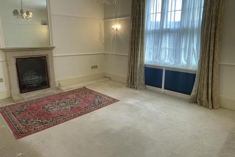 2 bedroom flat for sale, Prestbury Manor, Southam Road, Prestbury, Cheltenham