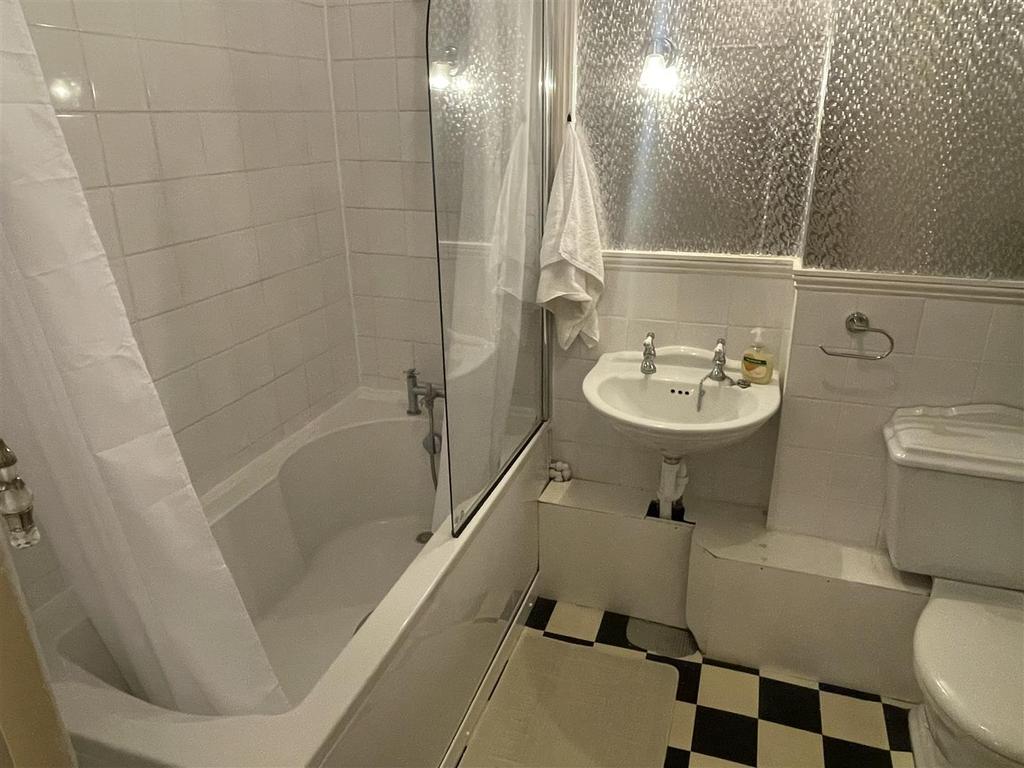 Bathroom.JPG