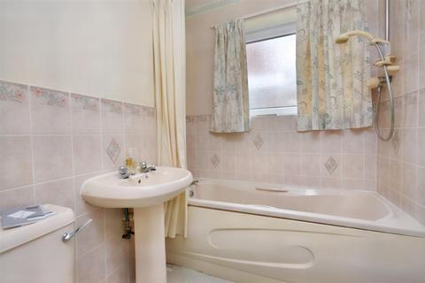 2 bedroom flat for sale, Silverdale Road, Eastbourne