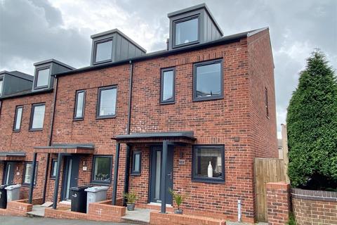 3 bedroom townhouse for sale, Crossall Street, Macclesfield