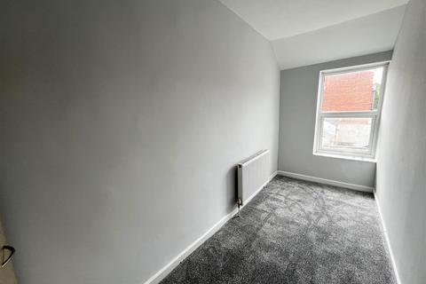 2 bedroom terraced house to rent, Hobson Street, Macclesfield