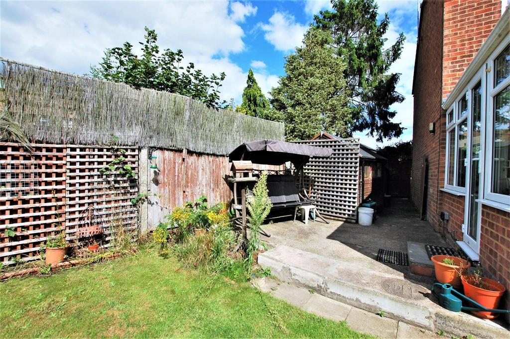 Side garden/access