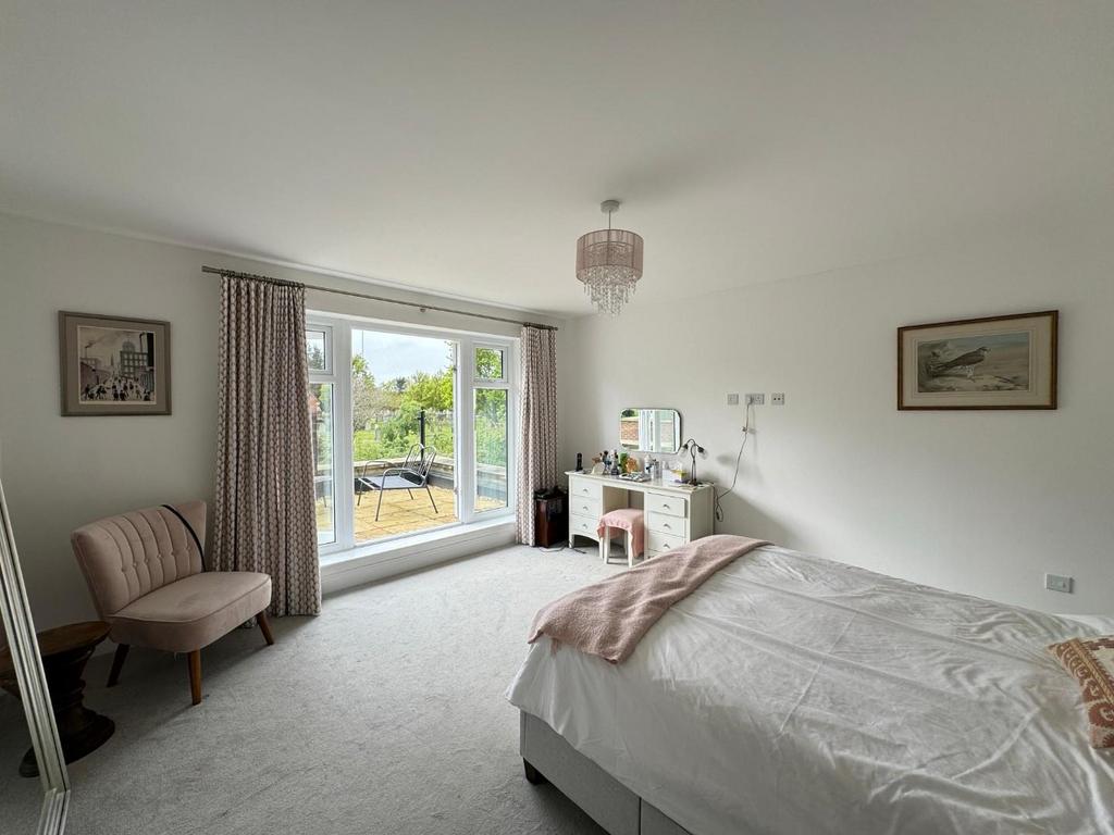Sitting Room/ Bedroom