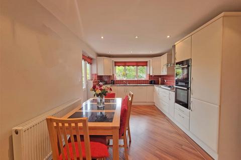 95 Houndsfield Lane, Wythall, Birmingham, B47 6LX