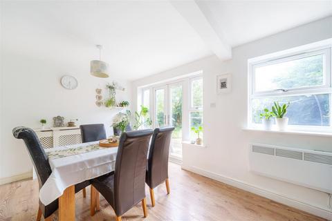 6 Boltons Lane, Binfield, Bracknell, RG42 4UB