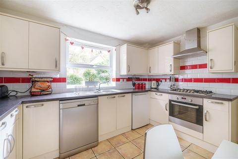 6 Boltons Lane, Binfield, Bracknell, RG42 4UB