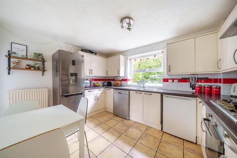 6 Boltons Lane, Binfield, Bracknell, RG42 4UB