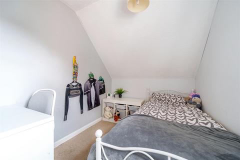 6 Boltons Lane, Binfield, Bracknell, RG42 4UB