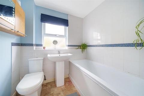 6 Boltons Lane, Binfield, Bracknell, RG42 4UB
