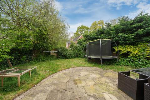6 Boltons Lane, Binfield, Bracknell, RG42 4UB