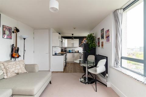 2 bedroom flat for sale, The Cedars, Park Road, Newcastle Upon Tyne