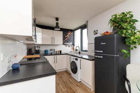2 bedroom flat for sale, The Cedars, Park Road, Newcastle Upon Tyne