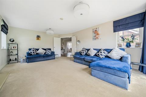 2 Bobbin Close, Headcorn, Ashford, TN27 9AW