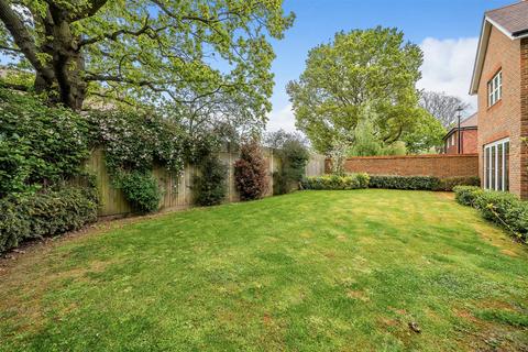 2 Bobbin Close, Headcorn, Ashford, TN27 9AW