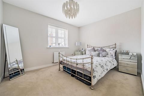 2 Bobbin Close, Headcorn, Ashford, TN27 9AW