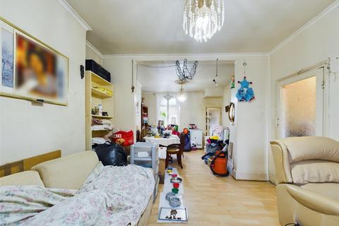 3 bedroom terraced house for sale, Roslyn Road, London