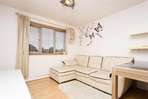 1 bedroom apartment to rent, Goosander Court, Raven Close, Colindale, London