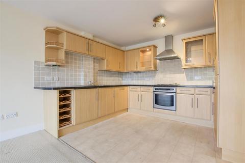 2 bedroom flat to rent, Stockbridge Close, Cheshunt