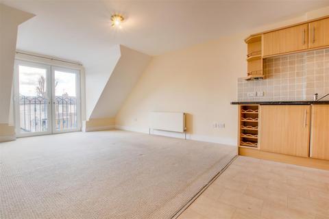 2 bedroom flat to rent, Stockbridge Close, Cheshunt