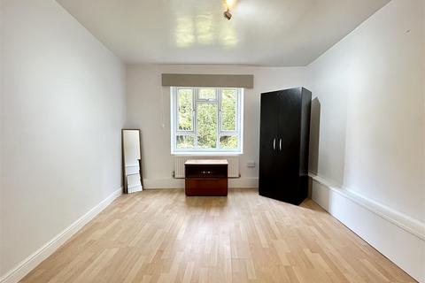 2 bedroom apartment to rent, Great Plumtree, Harlow
