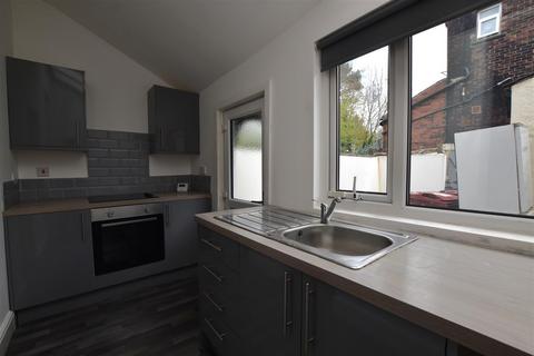2 bedroom terraced house to rent, Shorrock Lane, Blackburn