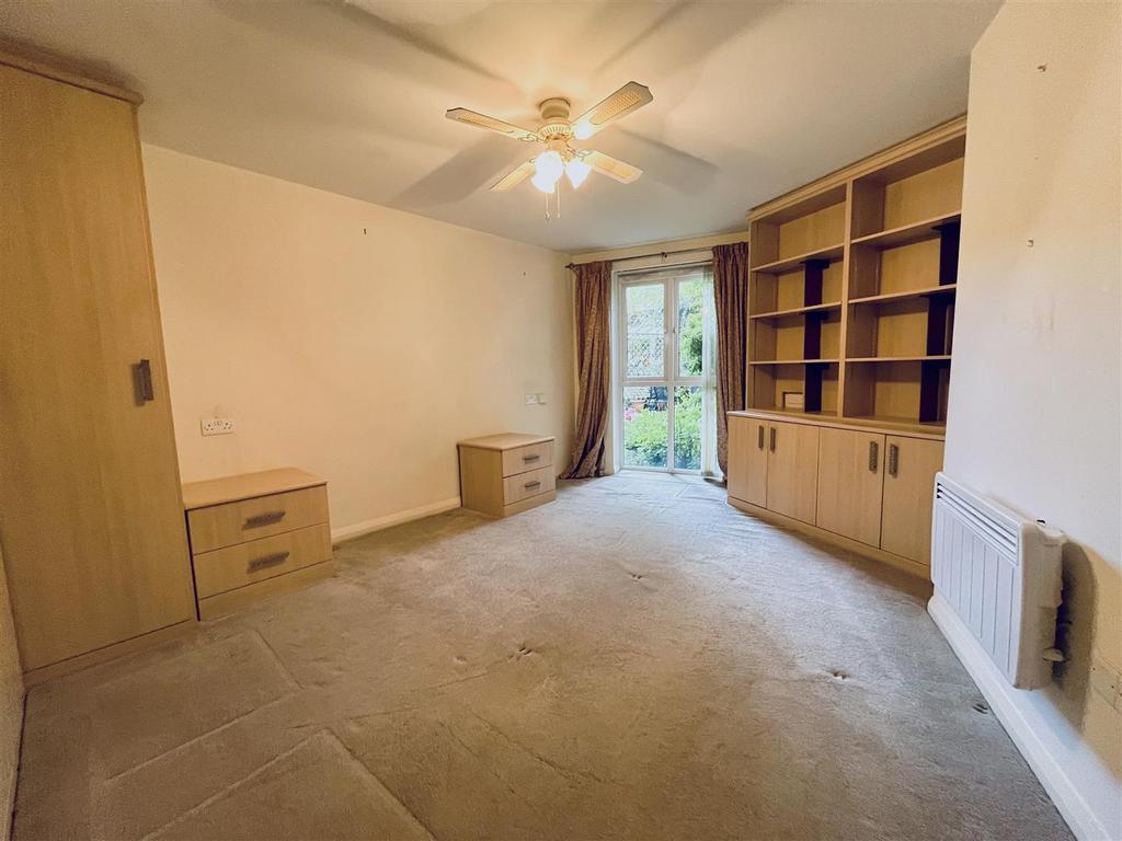 Bedroom Aspect 2