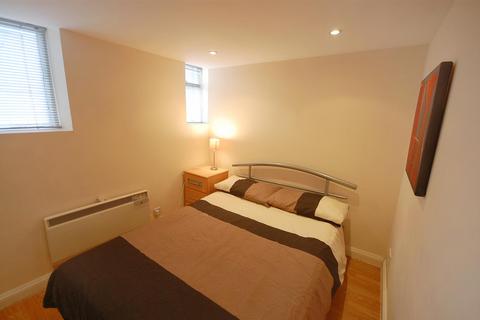 1 bedroom detached house to rent, Castletown Road, London W14