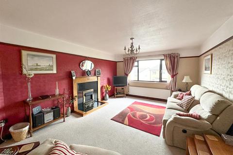 8 Bradley Drive, Silsden, Keighley, BD20 9LU