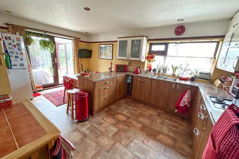 8 Bradley Drive, Silsden, Keighley, BD20 9LU