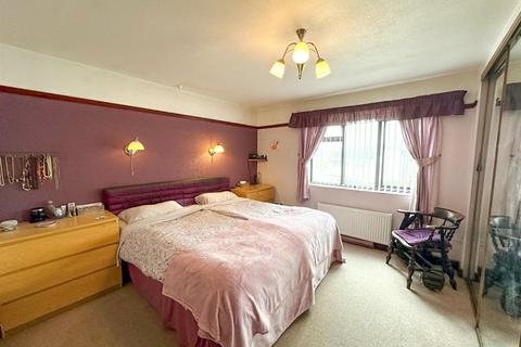 8 Bradley Drive, Silsden, Keighley, BD20 9LU