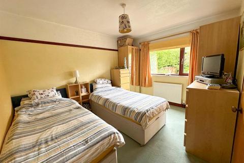 8 Bradley Drive, Silsden, Keighley, BD20 9LU