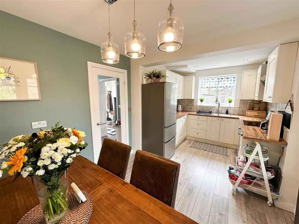 Kitchen dining room