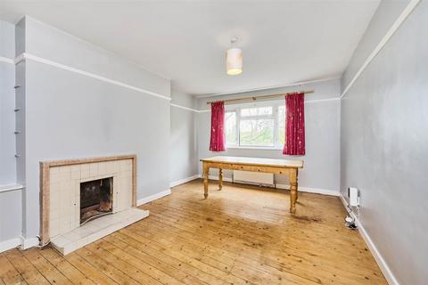 3 bedroom flat for sale, Railway Side, Barnes, London, SW13