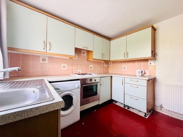 Kitchen 2.jpg