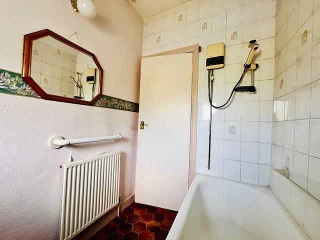 Bathroom 2.jpg