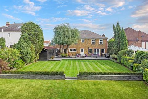 4 bedroom detached house for sale, Church Road, Ramsden Bellhouse, Billericay