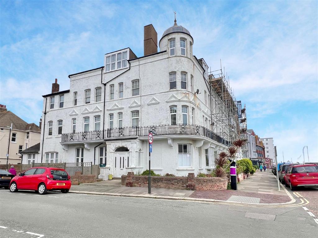 Marina, BexhillOnSea TN40 2 bed ground floor flat for sale £290,000