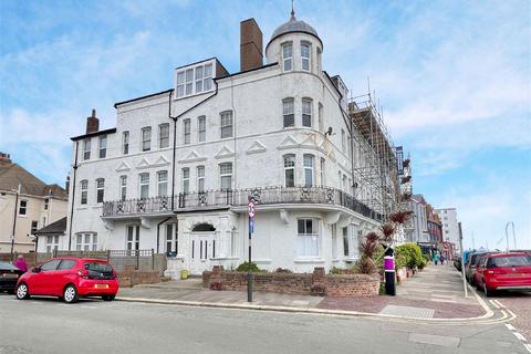 2 bedroom ground floor flat for sale, Marina, Bexhill-On-Sea TN40