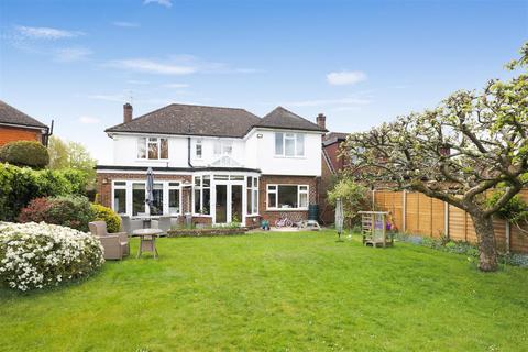 5 bedroom house to rent, Summersbury Drive, Guildford GU4
