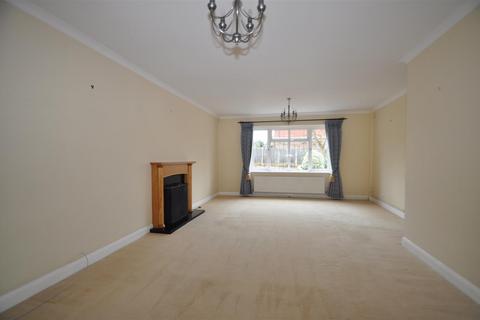 5 bedroom house to rent, Summersbury Drive, Guildford GU4