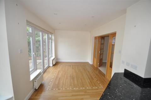 5 bedroom house to rent, Summersbury Drive, Guildford GU4