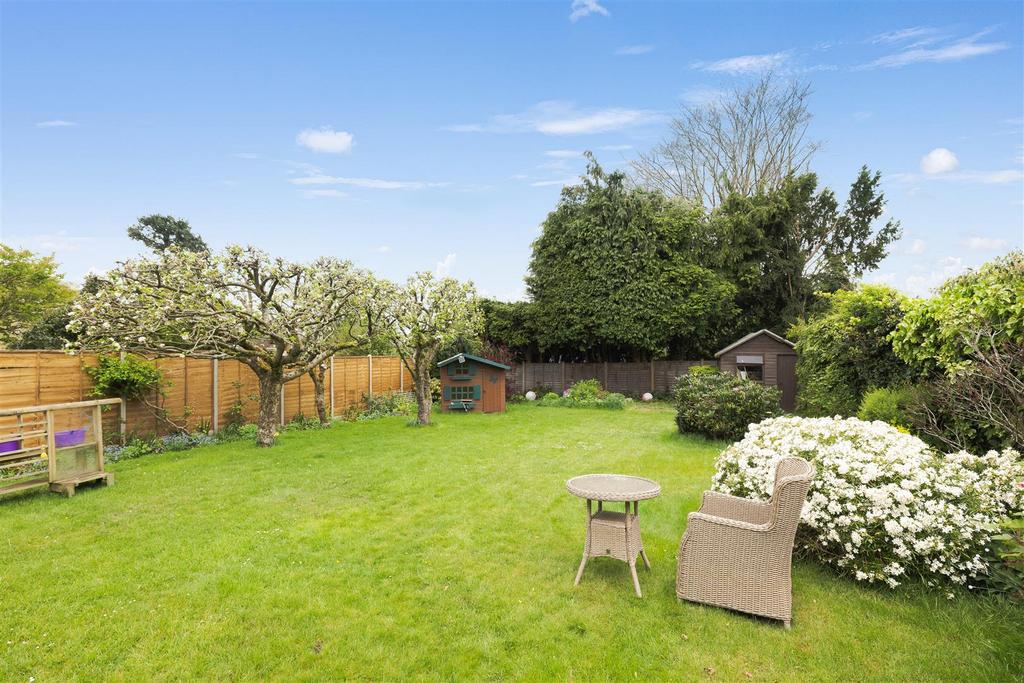 63 Summersbury Drive, GU4 8 JG-6.jpg